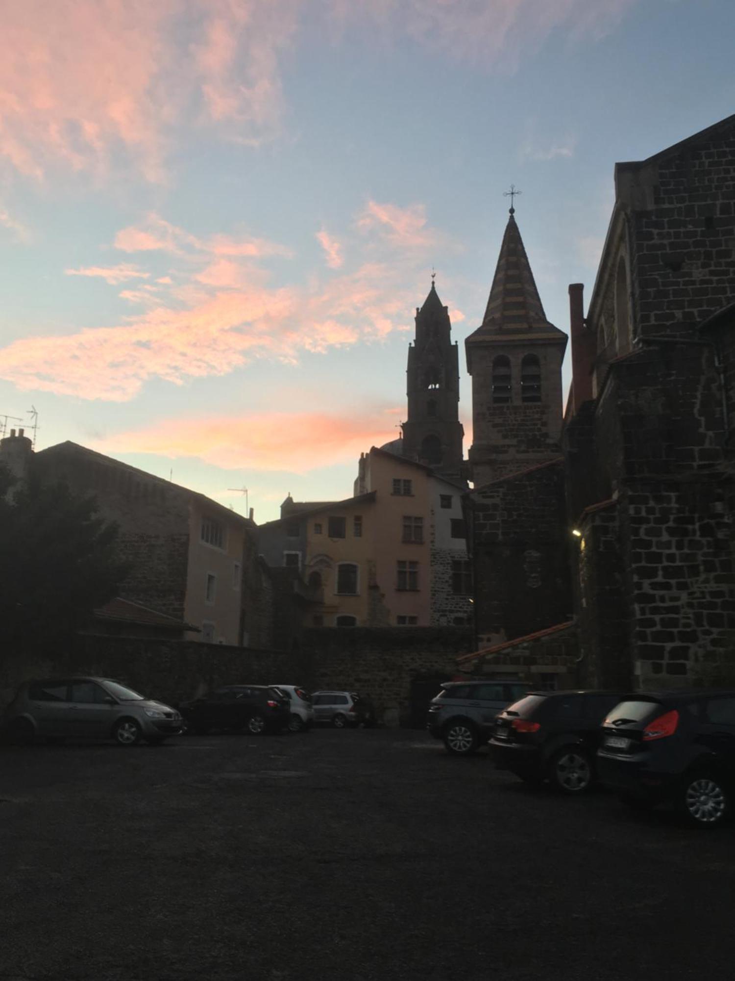 Aux Portes Du Mont Anis Le Puy-en-Velay Bagian luar foto