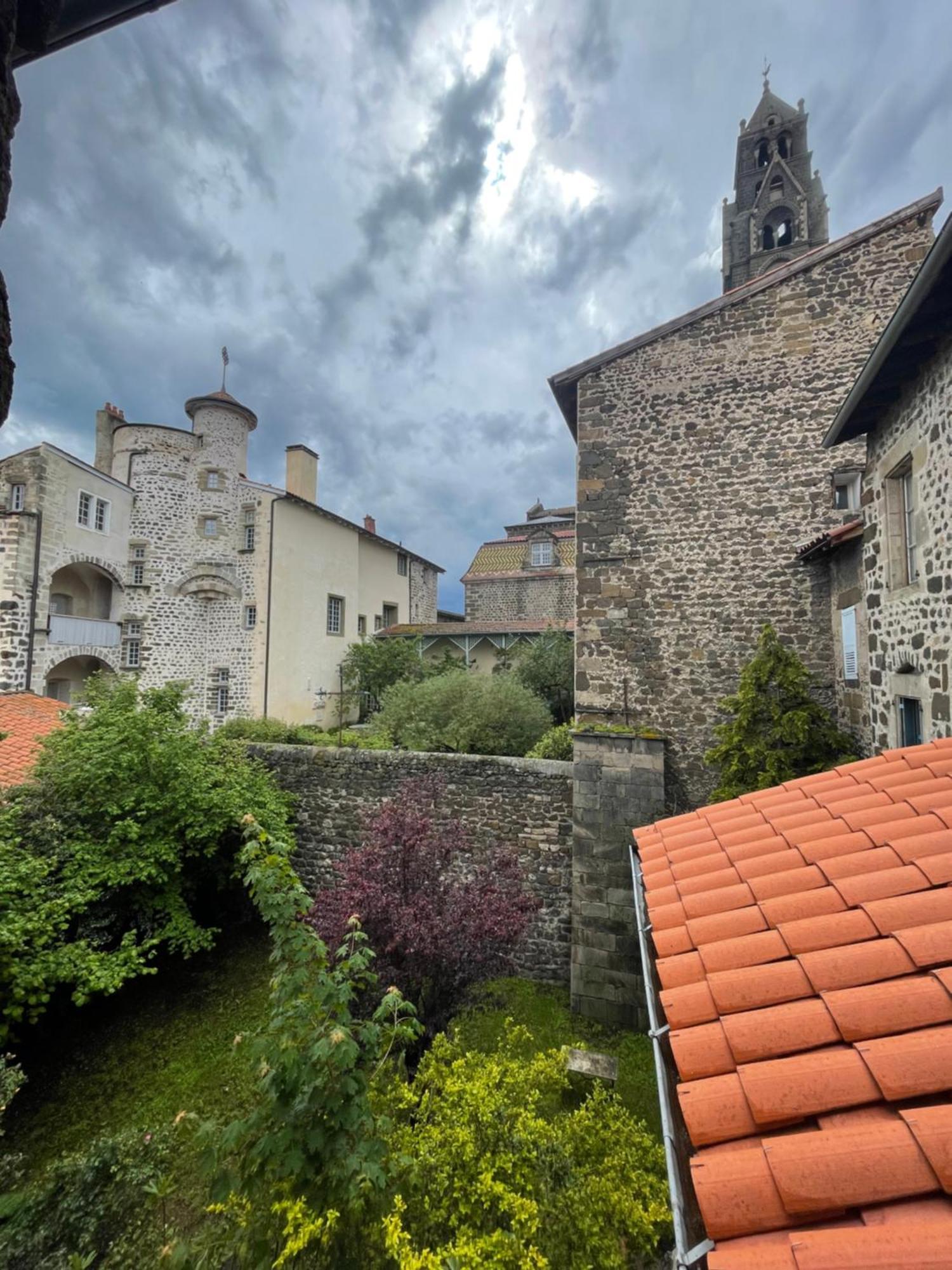 Aux Portes Du Mont Anis Le Puy-en-Velay Bagian luar foto